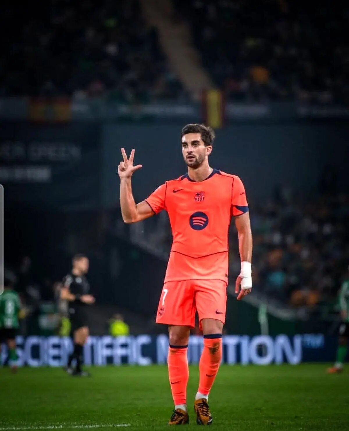 کامبک جانانه بارسلونا مقابل بتیس در شب هتریک تورس