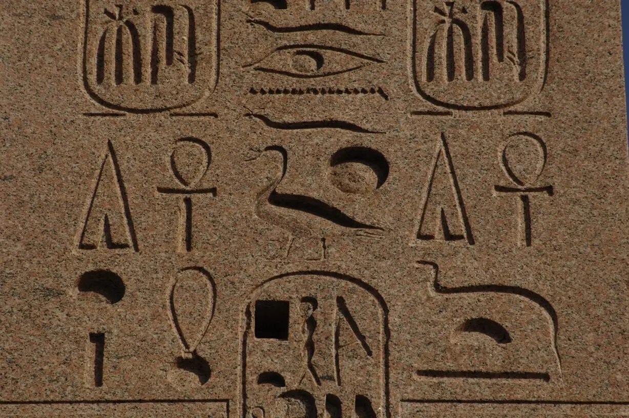 هیروگلیف؛ خط مصریان باستان چگونه رمزگشایی شد؟ | عکس
