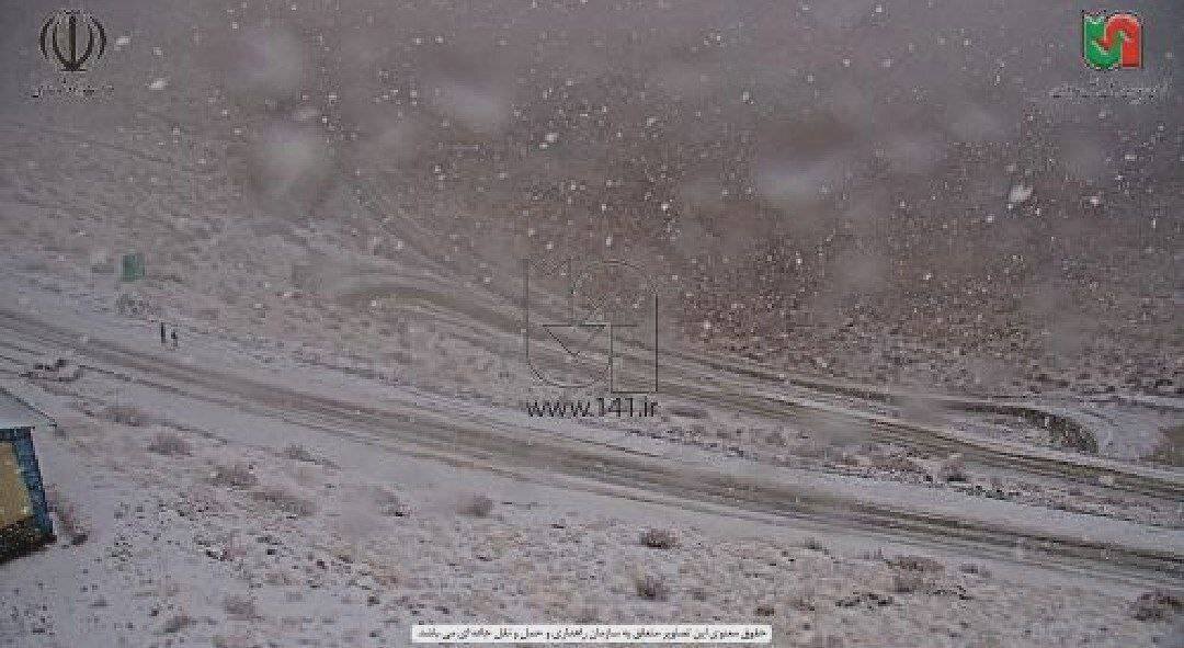 بارش برف، یک جاده را بست