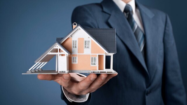 تعزیر مشاور املاک متخلف در پاکدشت