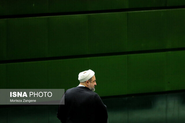 کنایه رسایی به رشیدی کوچی؛ او را در خودرو جلیلی نشانده و شلیک کنید