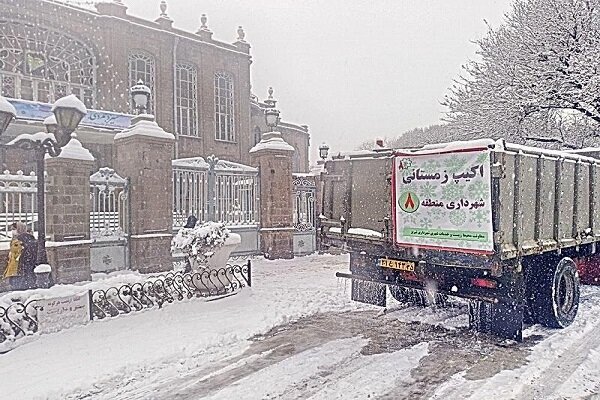 تجهیز ۳۰۰ دستگاه و ۵.۵ میلیون لیتر محلول یخ‌زدا برای زمستان در تبریز