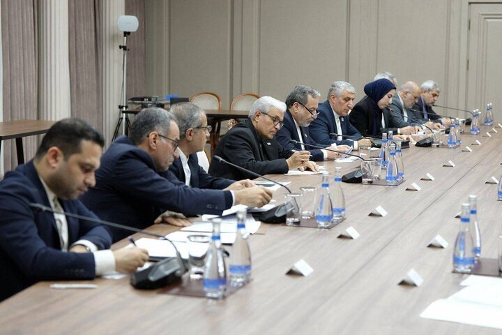 عراقچی با معاون نخست وزیر جمهوری آذربایجان دیدار کرد