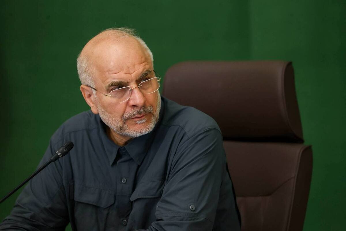 حضور محمد باقر قالیباف  در مراسم ختم خانواده سقاب اصفهانی + فیلم