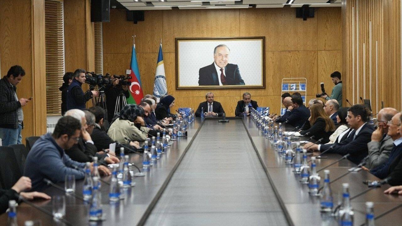 حضور و سخنرانی وزیر امور خارجه در دانشگاه دولتی باکو