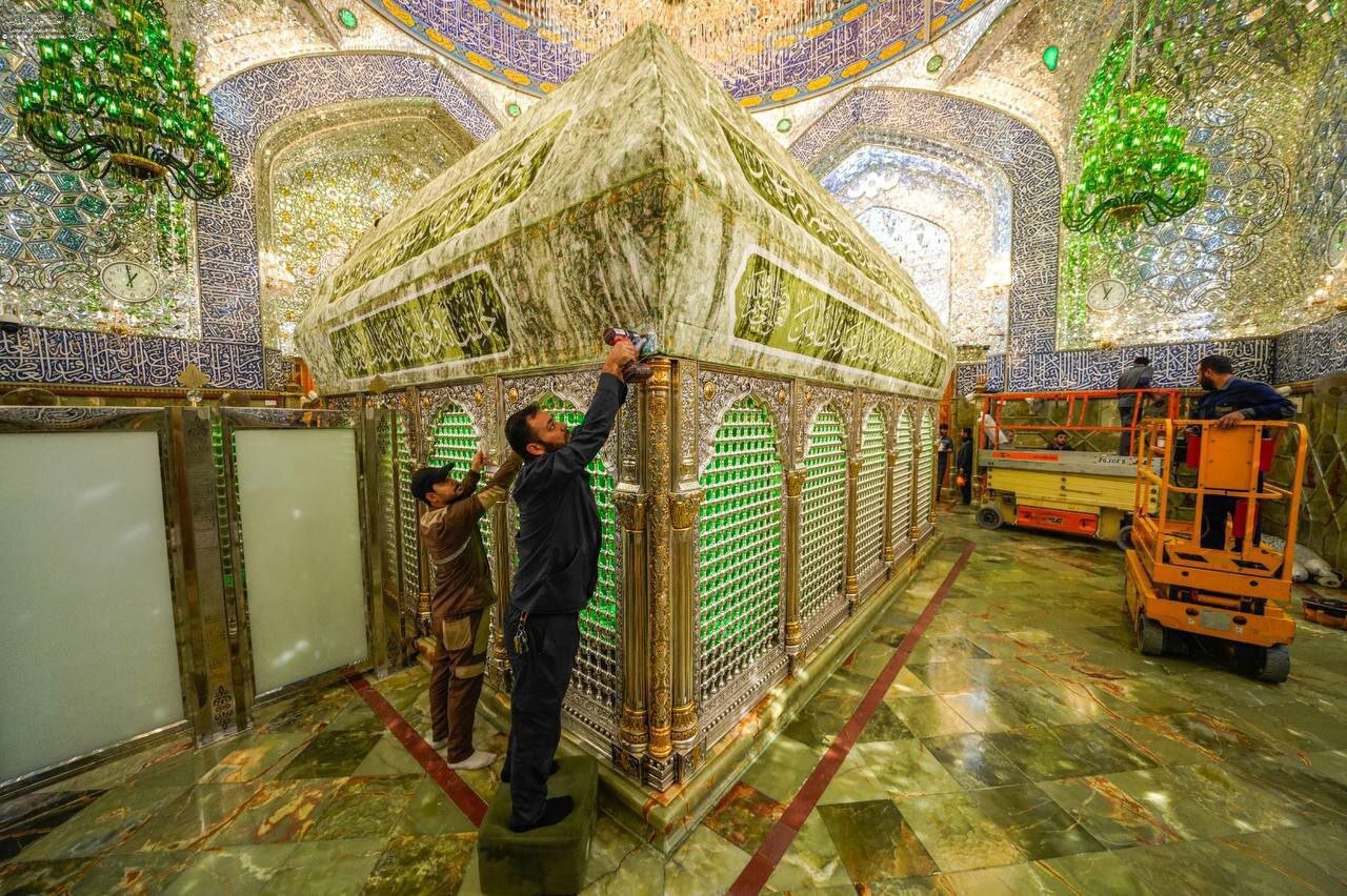 عکس/ گل‌آرایی ضریح امیرالمومنین(ع) به‌مناسبت ولادت حضرت زهرا(س)