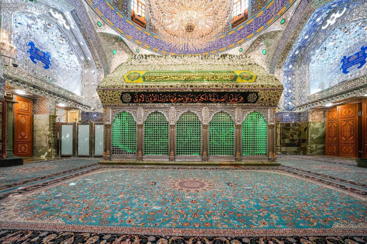 عکس/ گل‌آرایی ضریح امیرالمومنین(ع) به‌مناسبت ولادت حضرت زهرا(س)
