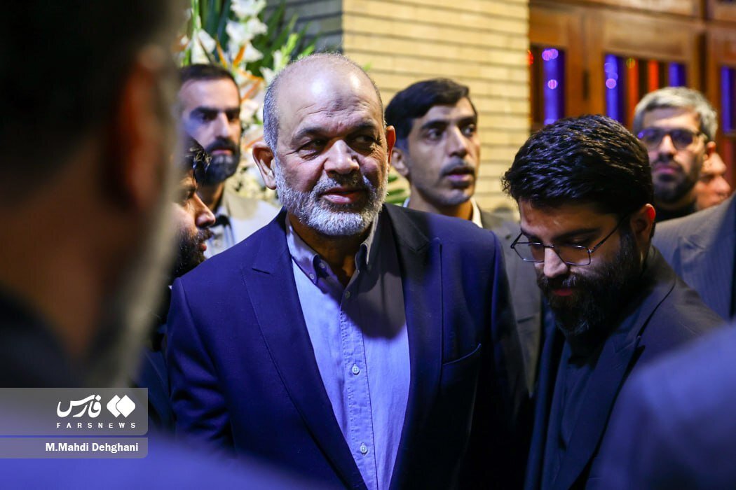 عکس/حضور شخصیت های سیاسی و کشوری در مراسم ترحیم خانوادۀ سقاب اصفهانی