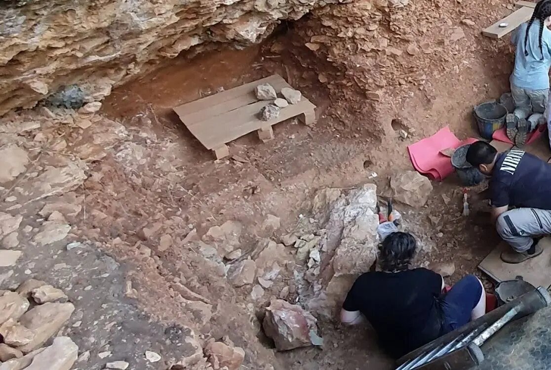 لباس چرمی ساخت نئاندرتالها ۱۰۰ هزار سال قبل | عکس