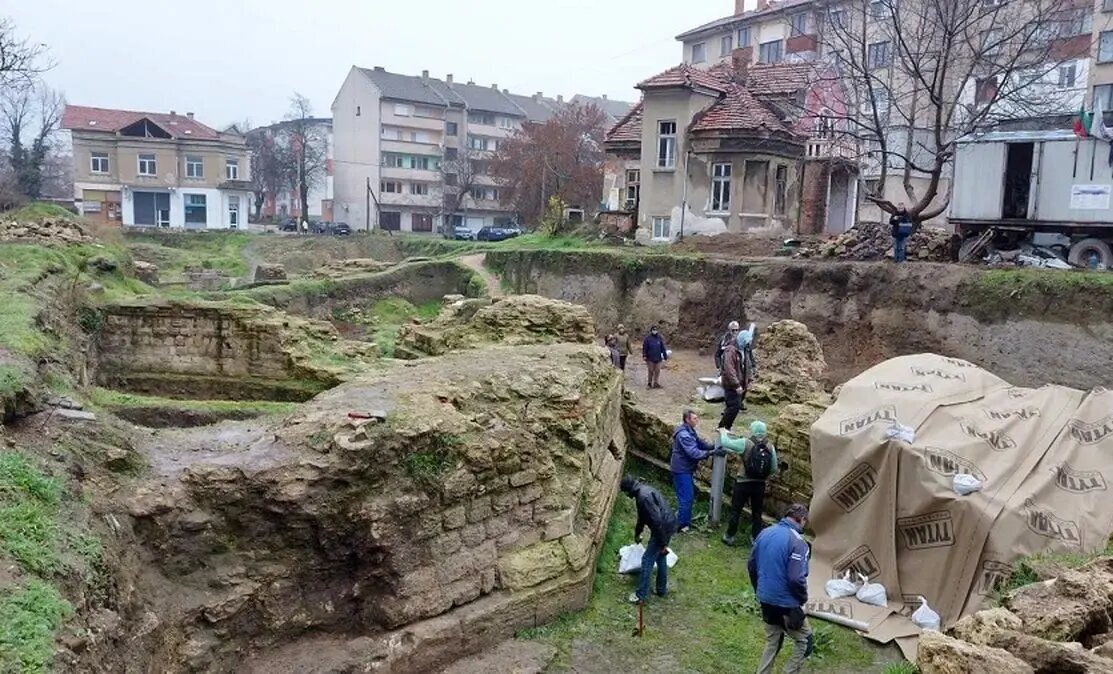 حلقۀ ازدواج طلایی ۱۸۰۰ ساله در ویرانههای روم باستان! | عکس