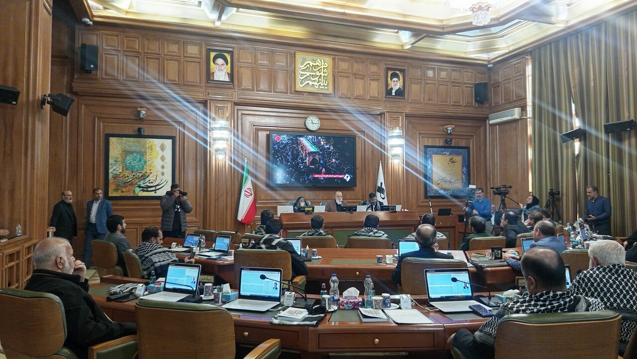 تنش در جلسه شورای شهر تهران/ اتهامپراکنی یک عضو شورای شهر علیه شهردار با واکنش تند سایر اعضا مواجه شد!