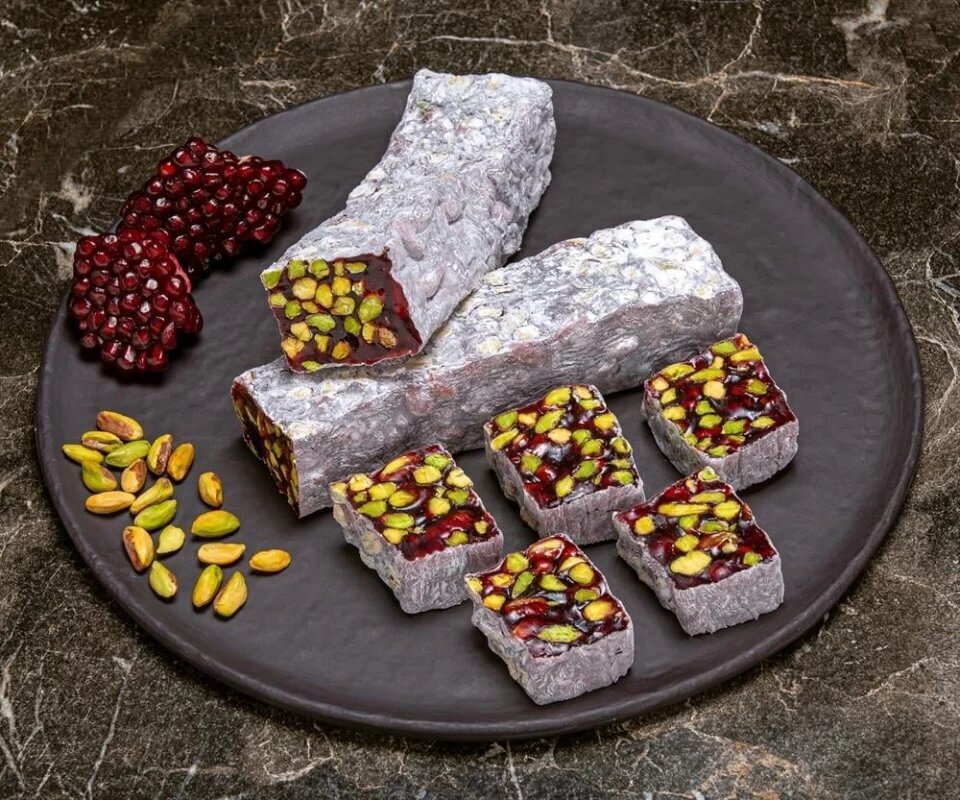 لوکوم انار ؛ شیرینی اصیل و خوشرنگ ترکی ویژه یلدا