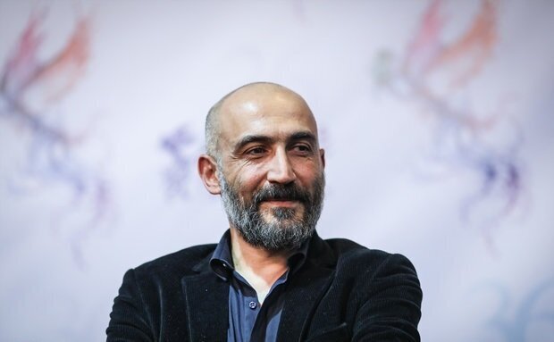 تسلیت عجیب هادی حجازی‌فر به خانم بازیگر در مراسم ختم پدرش  |‌ وقتی گفت من شالم را پیچیدم دور سرم و ...| ببینید