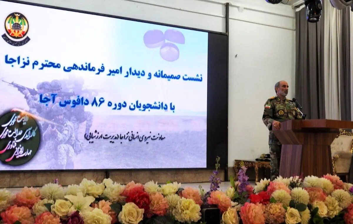 برگزاری نشست دانشجویان دوره ۸۶ دافوس با فرمانده نیروی زمینی ارتش