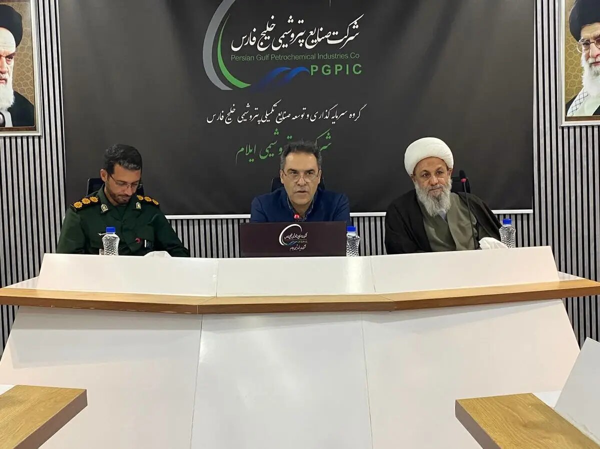 آیین غبارروبی شهیدگمنام و نشست تبیینی در پتروشیمی ایلام برگزار شد