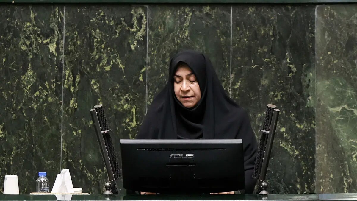 زن، محور خانواده است