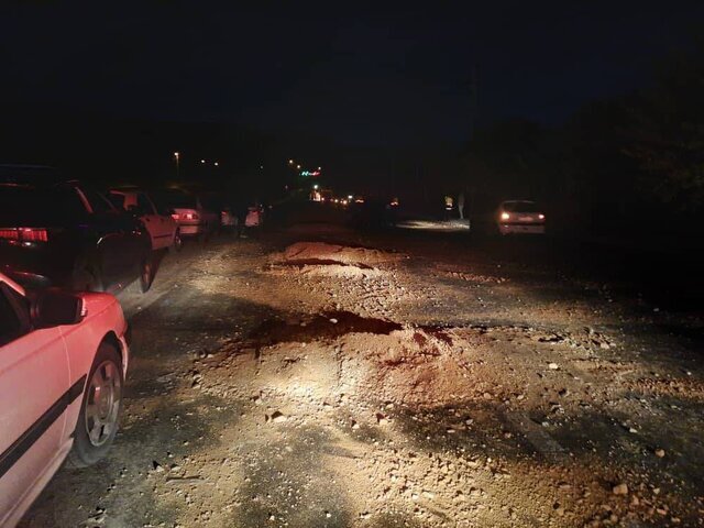 تصادف زنجیرهای ۱۶خودرو در بزرگراه امام علی(ع) به دلیل نشت گازوئیل