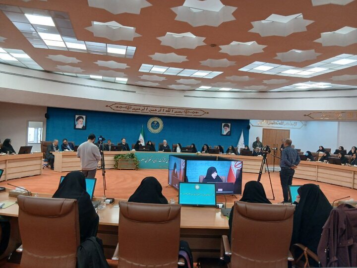 لزوم دیدن شدن زنان در همه اقوام، مذاهب، فرهنگها و گویشها