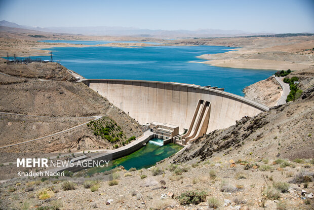 حجم سد زایندهرود به پایینترین سطح تاریخی رسید؛ فقط ۱۱۸میلیون مترمکعب