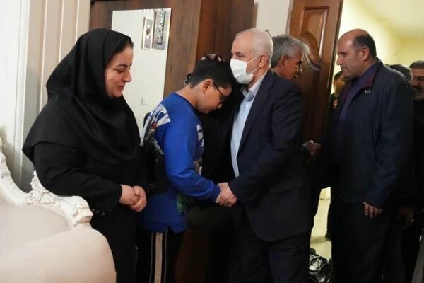 اوحدی: فرزندان شهدا، فرزندان همه ملت ایران هستند