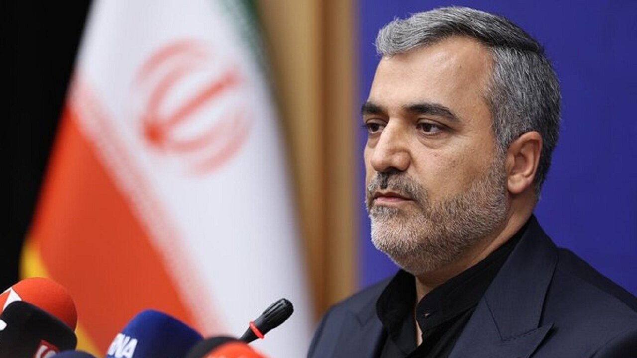 خودروهای مکانیزه دو طرفه برای نظافت به بزرگراههای تهران میآیند