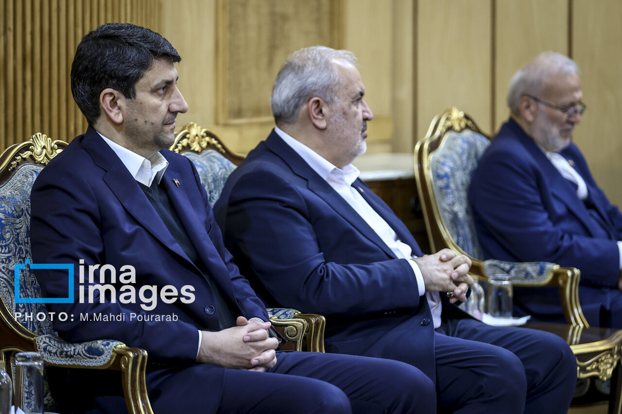 عکس/ بدرقه رئیس جمهور به قزاقستان