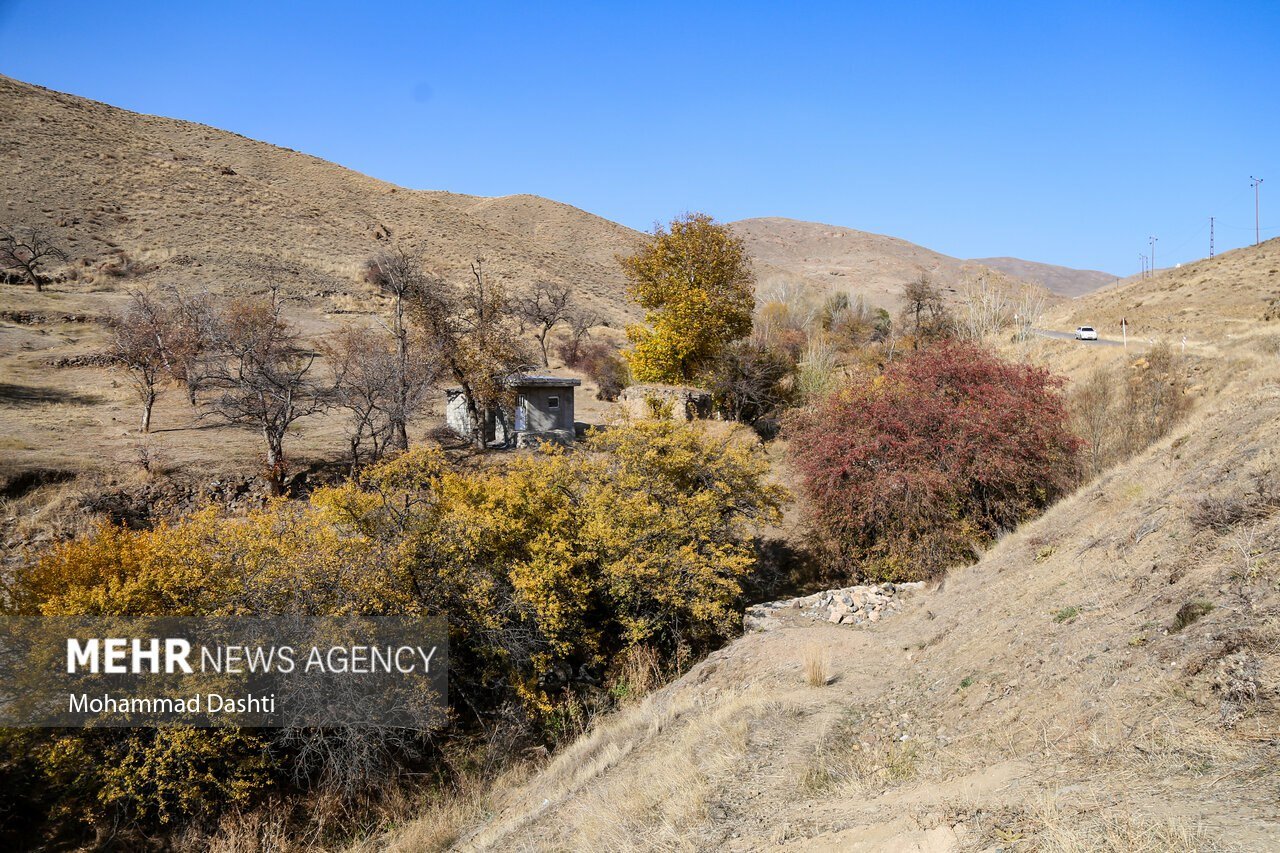 طبیعت پاییزی مسیر نمین - عنبران