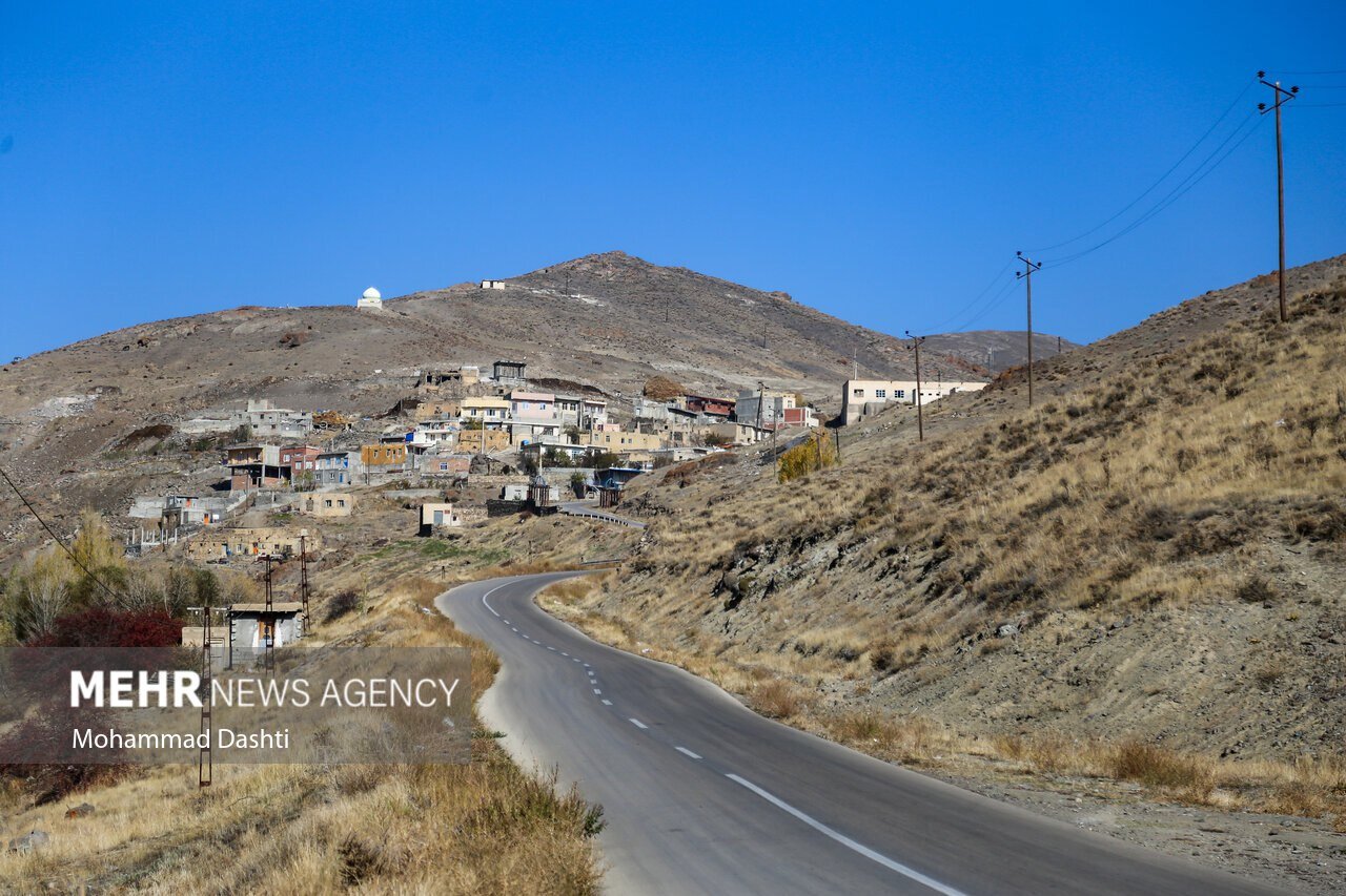 طبیعت پاییزی مسیر نمین - عنبران