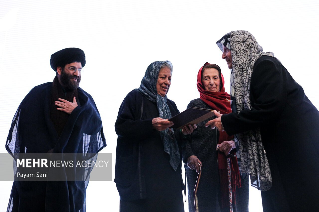 نکوداشت بانوان مؤثر در موزه ملک