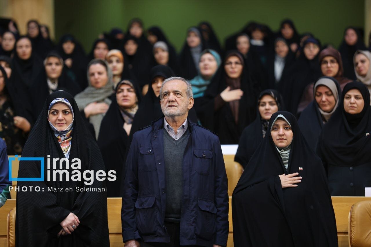 عکس/ گرامیداشت «روز زن» با حضور رییس جمهور