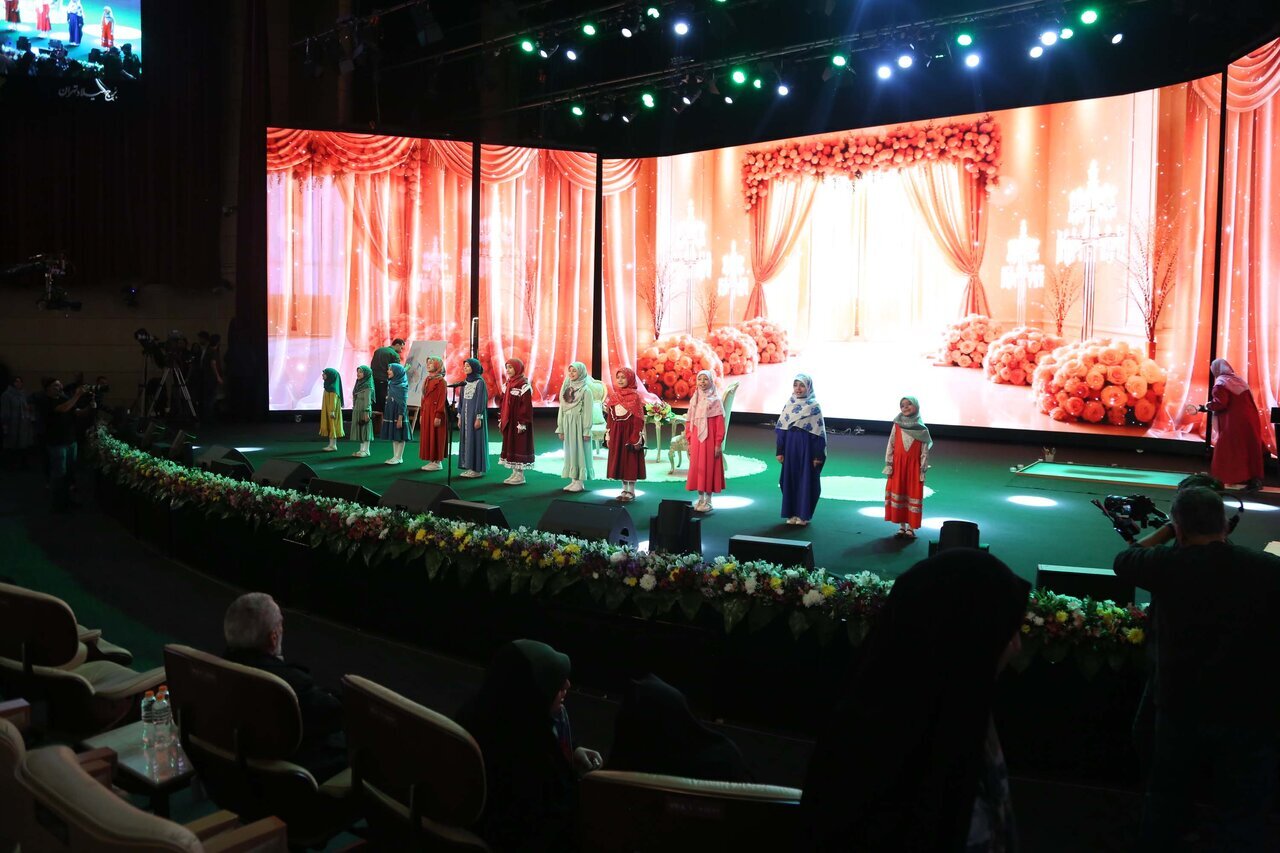جشن بزرگ  زن جریان زندگی