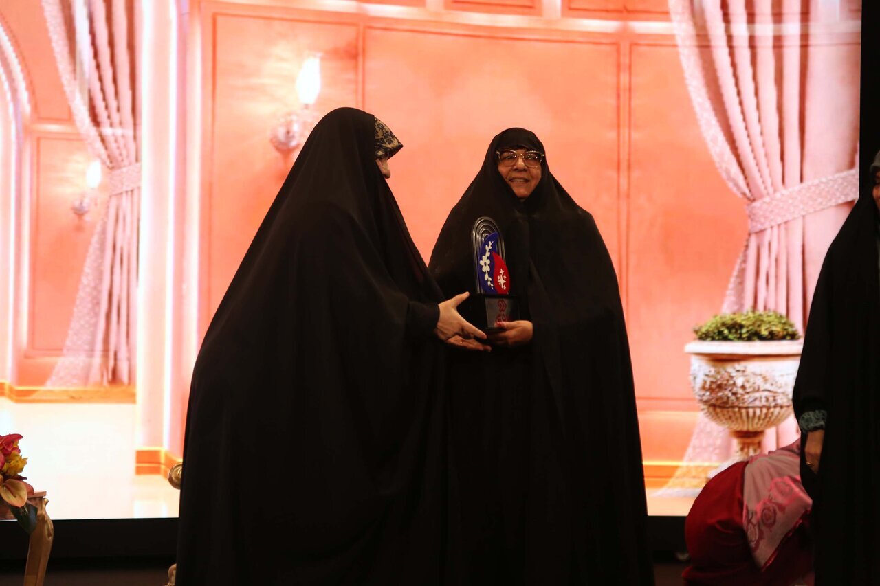 جشن بزرگ  زن جریان زندگی
