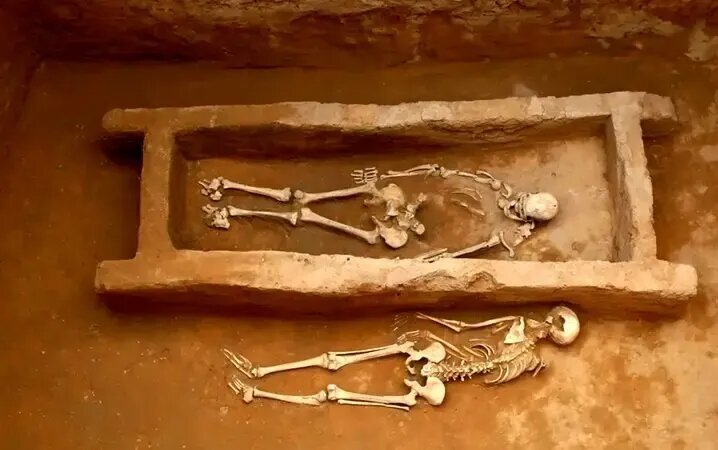 عکس گودال جمجمهها؛ ۴ هزار سال قبل سرهای مردان قربانی اینجا دفن میشد
