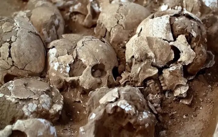 عکس گودال جمجمهها؛ ۴ هزار سال قبل سرهای مردان قربانی اینجا دفن میشد