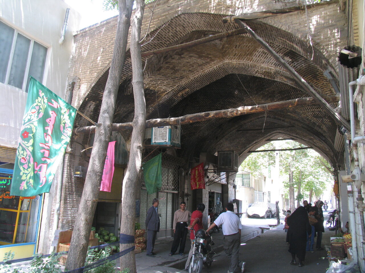 لقمه کردن موش در محضر شاه! | نام آشپز شاه روی یک بازارچه