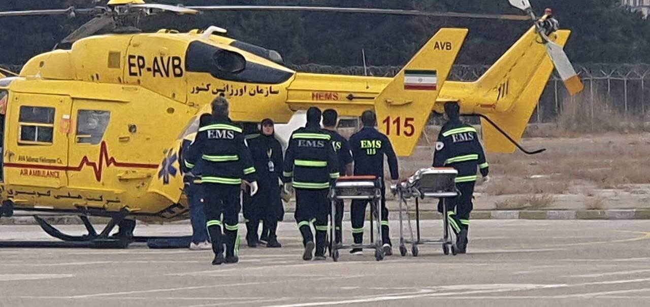 برخورد خودرو با دانش آموزان ۴ مصدوم برجای گذاشت | انتقال مصدومان با بالگرد | تصاویر