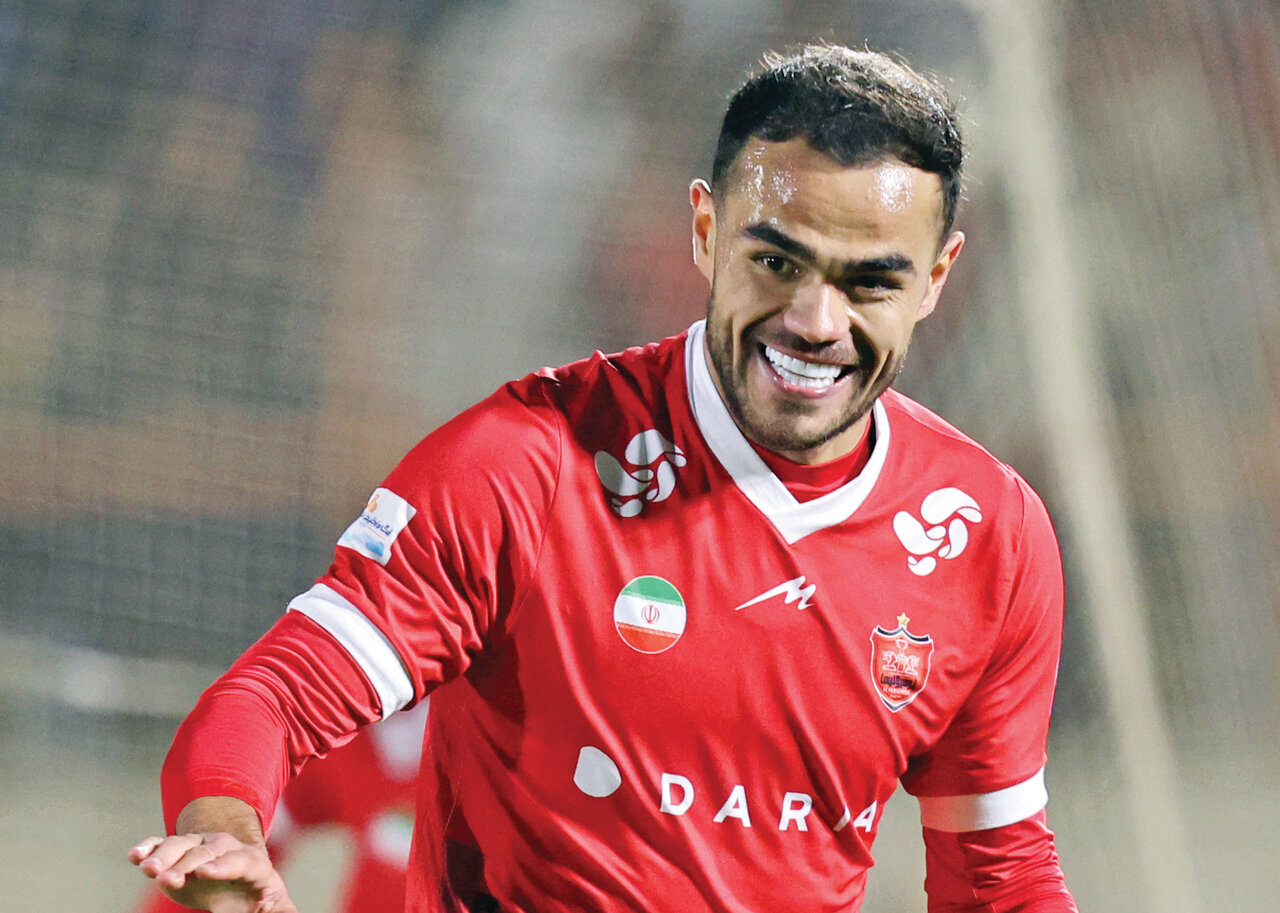 شیطنت دور از انتظار اورونوف و جریمه فردی + عکس