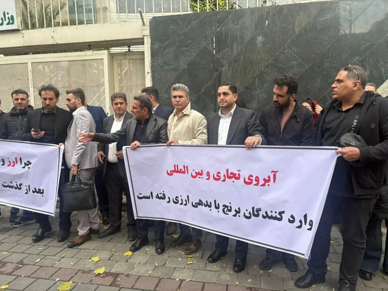 چالش چندماهه تخصیص ارز و بلاتکلیفی محموله‌ها/ شرکت‌های وارد‌کننده در آستانه ورشکستگی هستند