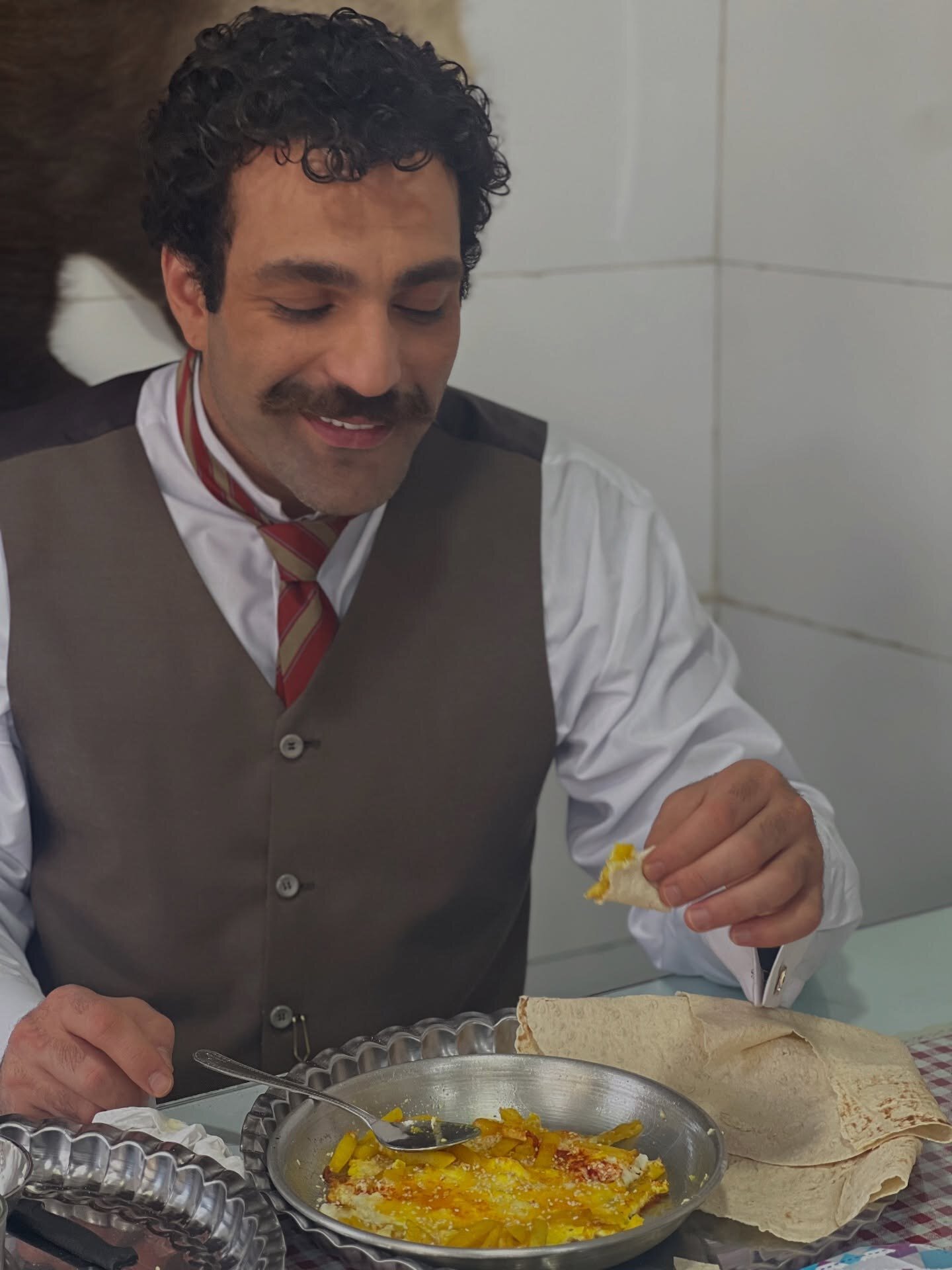 عکس متفاوت حمید صفت در پشت صحنه «بامداد خمار»