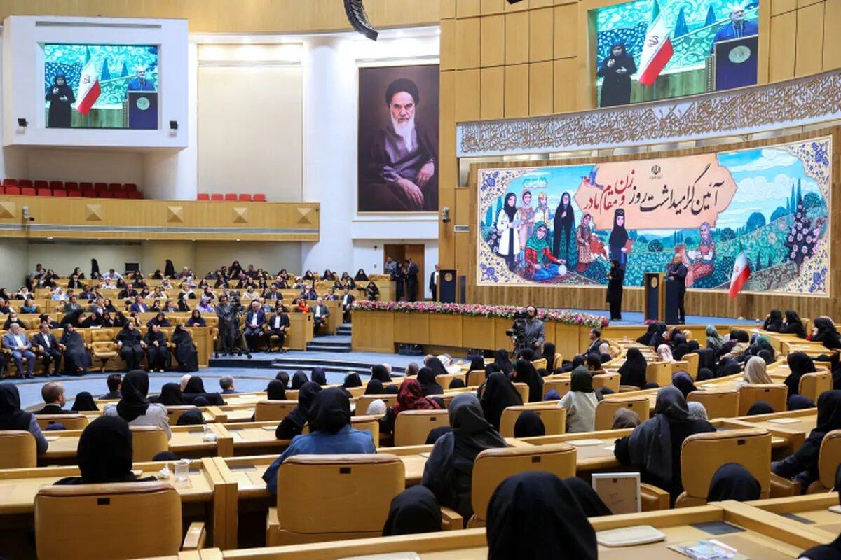 زنان، سازندگان آینده کشور هستند