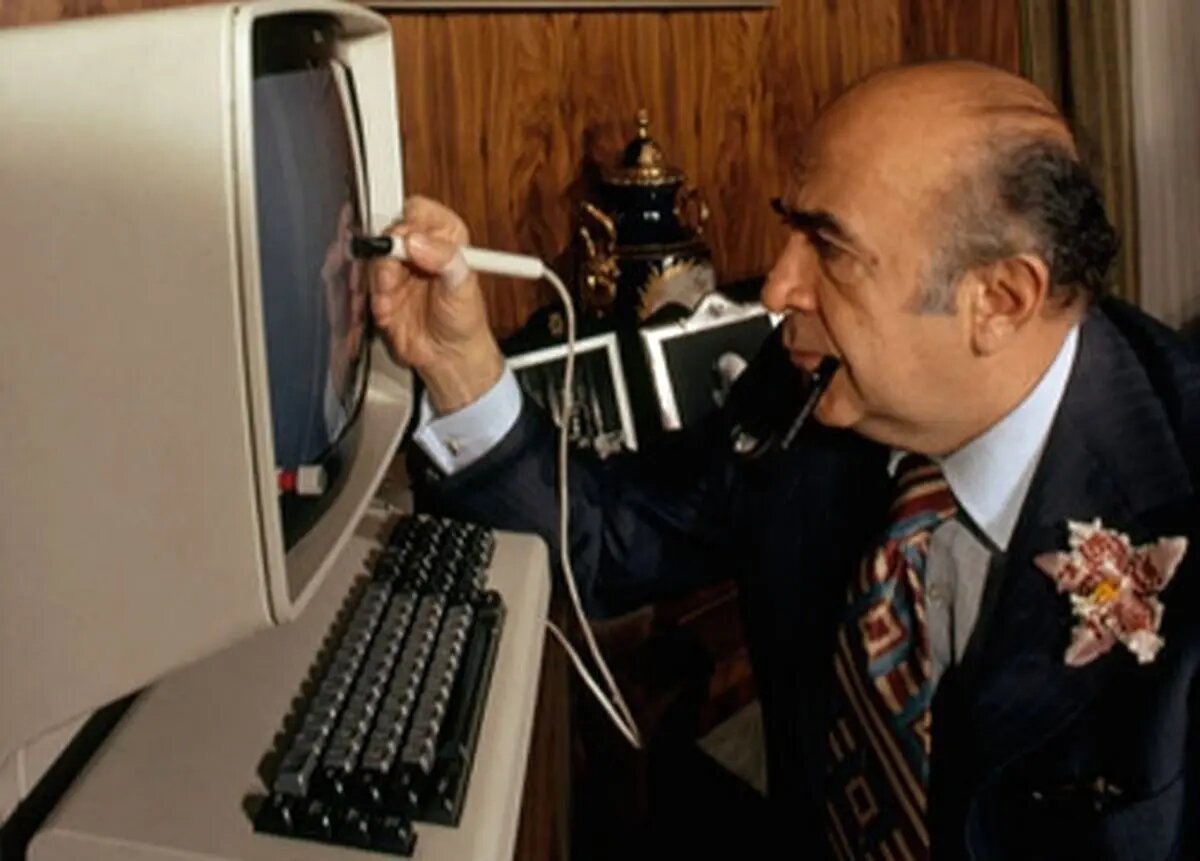 هویدا شخصیتی تکرار ناشدنی است/ روایتی بدون سوگیری ارایه دادیم