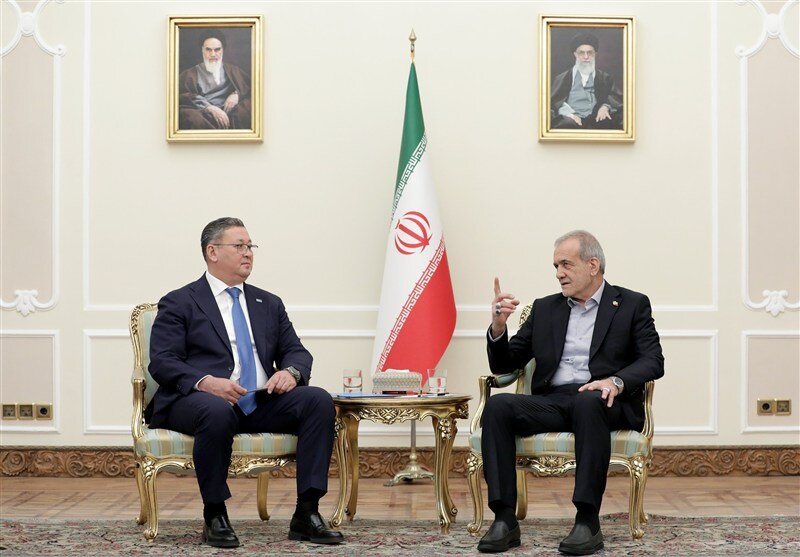 سفر پزشکیان به قزاقستان و ترکمنستان؛ زمینهساز تشکیل یک شبکه حملونقل جهانی