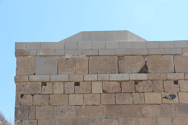 خراب‌کاری در آرامگاهِ جاماسب! + عکس