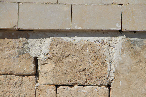 خراب‌کاری در آرامگاهِ جاماسب! + عکس