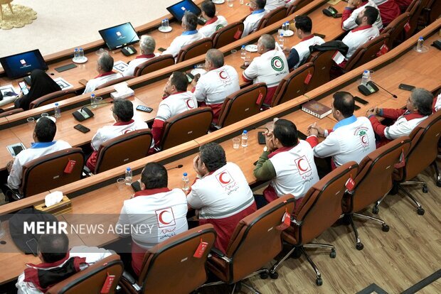 عزتی: داوطلبان ستون های استوار جامعه و کلید غلبه بر بحرانها هستند