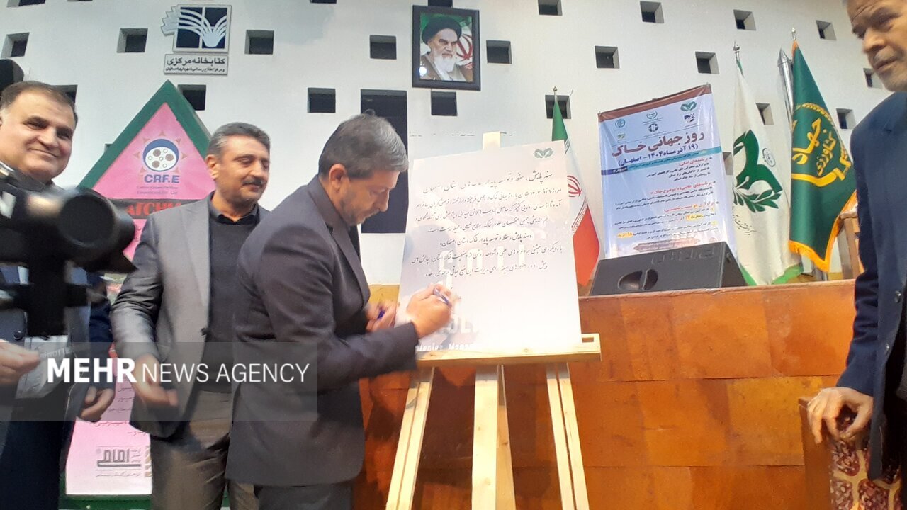 مدیرکل محیط‌زیست اصفهان: نشتی خطوط نفتی خاک استان را آلوده کرده است