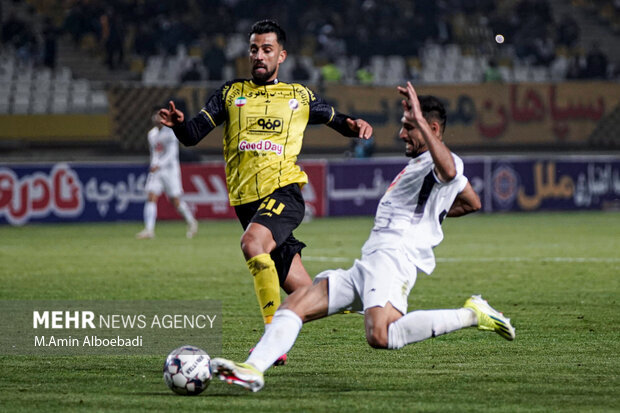 ادامه تساویهای بدون گل در نیمه اول دو بازی لیگ برتر فوتبال