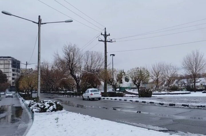 بارش برف سقز را در آغوش سفید خود فرو برد