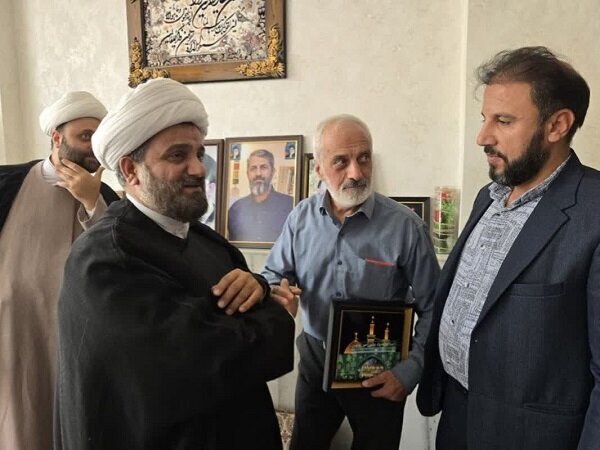 ادای احترام حجتالاسلام فوقی به خانواده سردار شهید میثم رضوانپور
