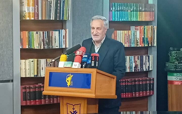 باید نقش زنان در اداره جامعه را به رخ دشمن بکشیم